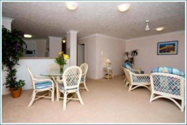 Koala Cove Holiday Apartments โกลด์โคสต์ ภายนอก รูปภาพ
