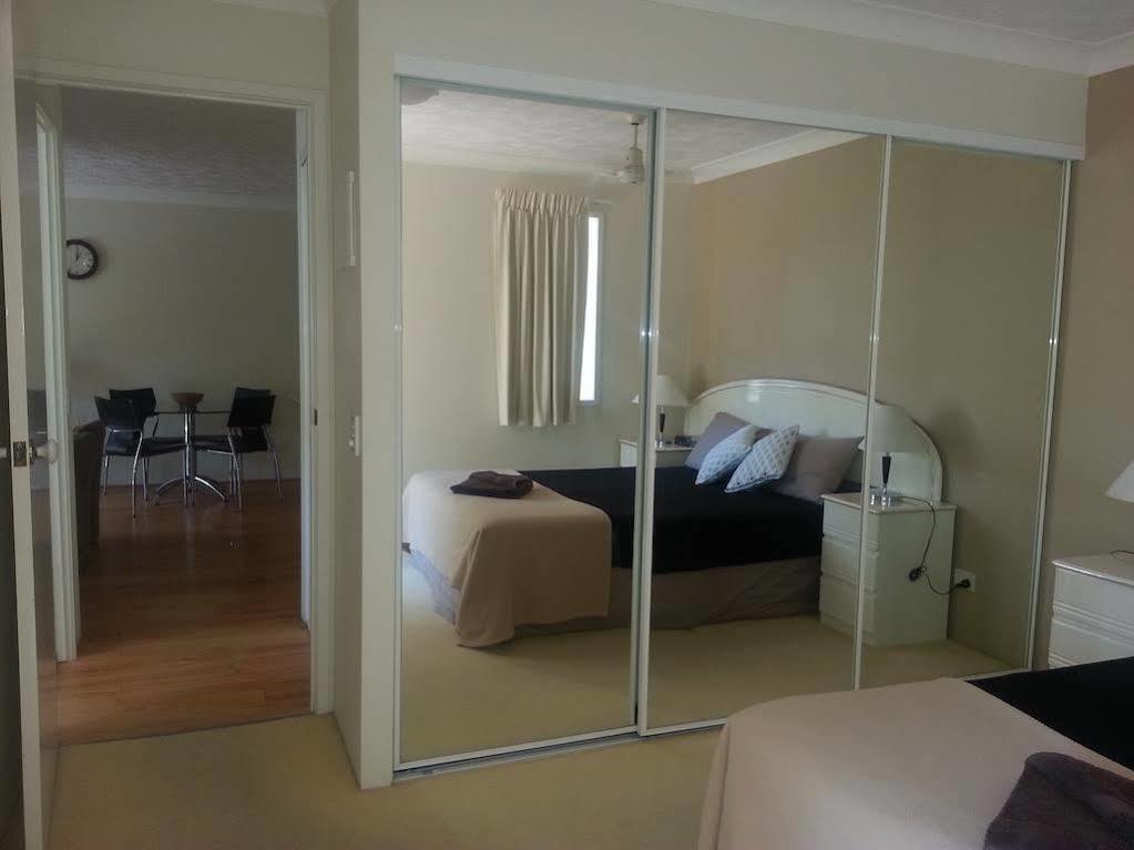 Koala Cove Holiday Apartments โกลด์โคสต์ ภายนอก รูปภาพ