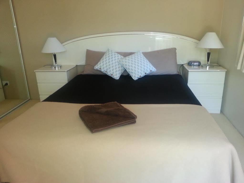 Koala Cove Holiday Apartments โกลด์โคสต์ ภายนอก รูปภาพ