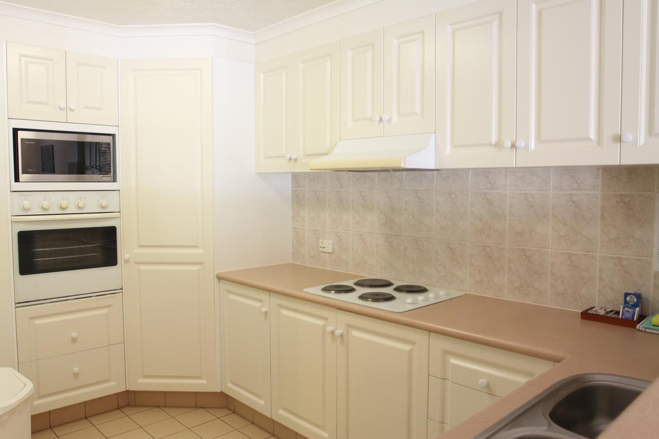 Koala Cove Holiday Apartments โกลด์โคสต์ ภายนอก รูปภาพ